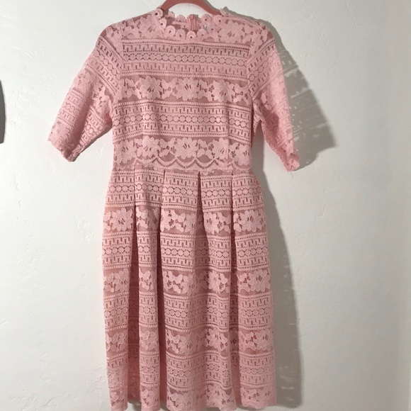 Dresses & Skirts - Gorgeous pink lace mock neck dress